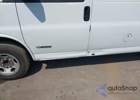 2004 Chevrolet Express из США, поврежденный, VIN 1GCHG35U241162191